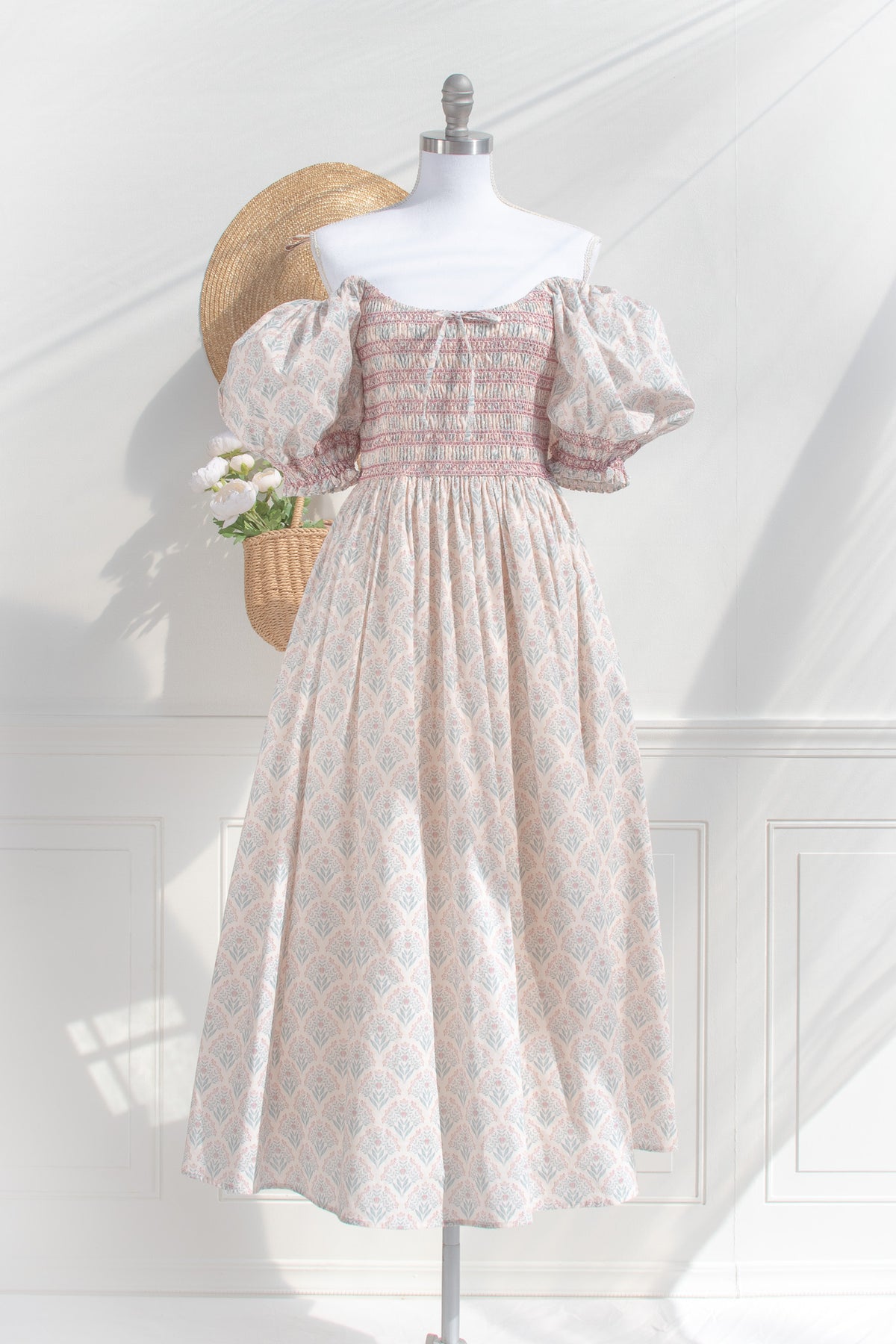 feminine french girl style puff sleeve dress for spring.