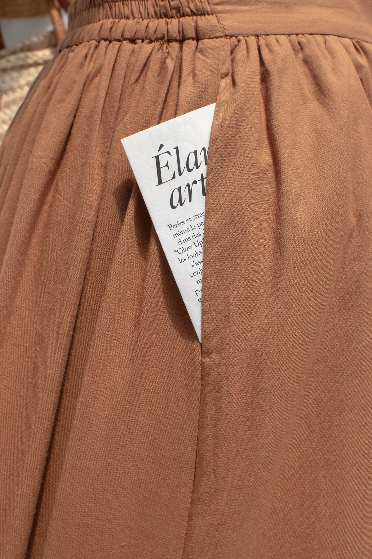 Detail of the skirt side seam pocket.