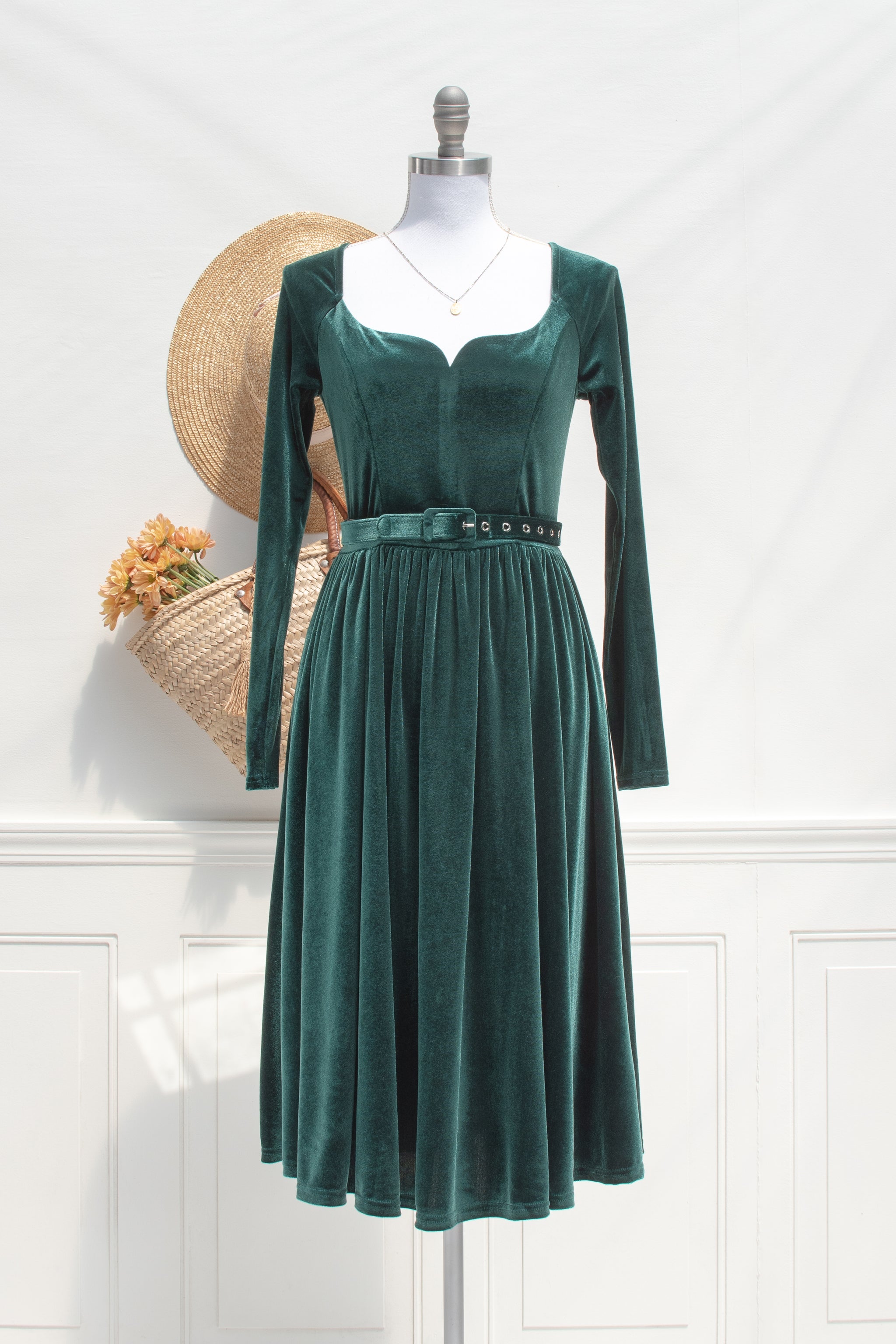 green velvet dress long sleeve Emerald Midi — Sweetheart Neckline, Sleeves, Belt & Pockets This dress has been Select Shoe Size:48 leopard-edit Victorian Father Christmas Wearing
