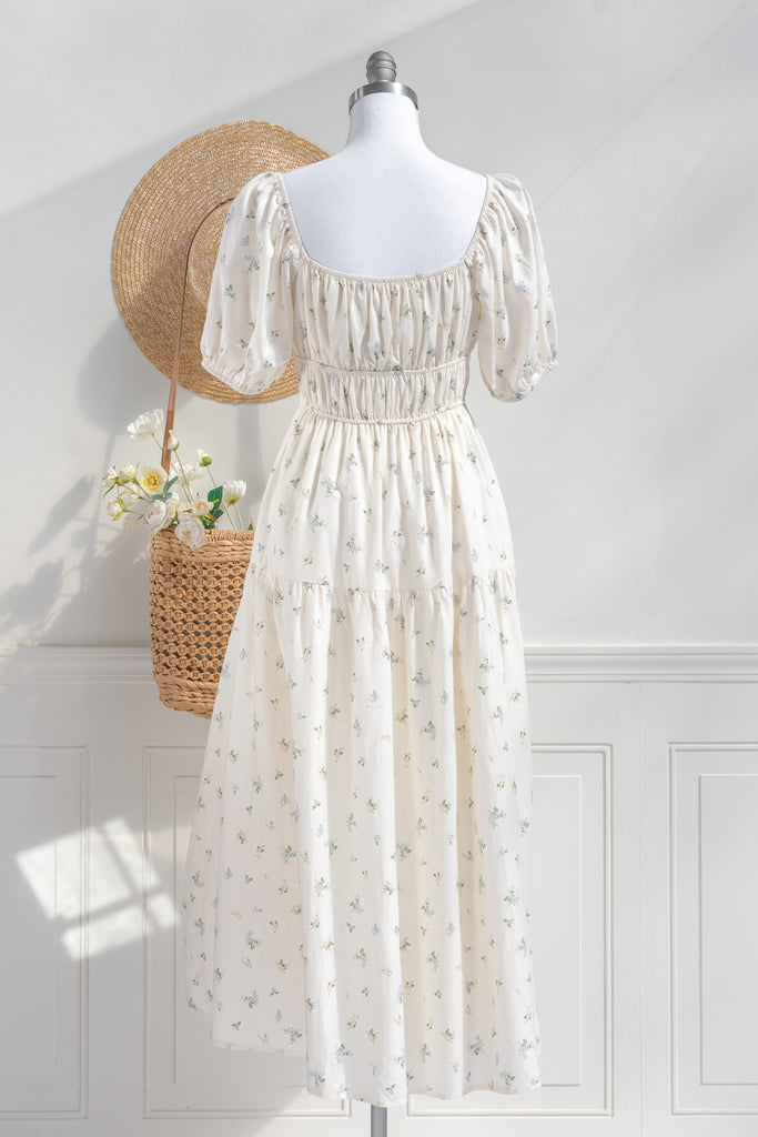 Cottagecore dress. A cute floral cottagecore style dress perfect for spring. Short sleeves, elastic bodice, square neckline, elastic shoulders. back view. Amantine. 