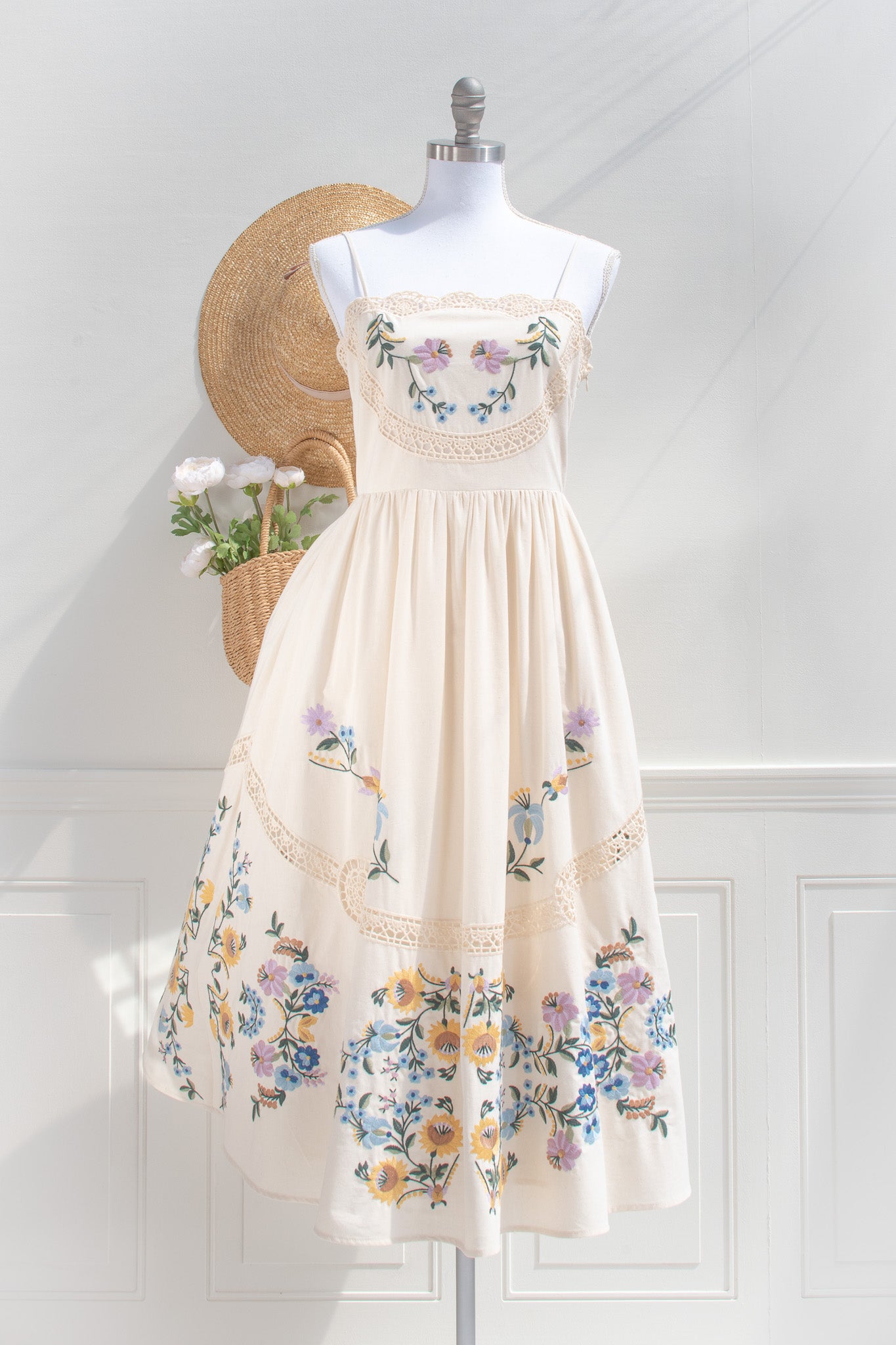 sachin and babi light blue dress RED VALENTINO BLACK EMBROIDERED FLORAL SLEEVELESS DRESS