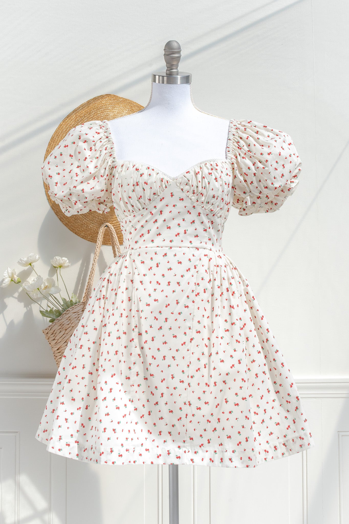 rayon mini dress Floral – Cream Rose Print Puff Sleeve Category_Serenade of Love A midi smock style Making Daphne Blake’s iconic Size:1  |  XS-S