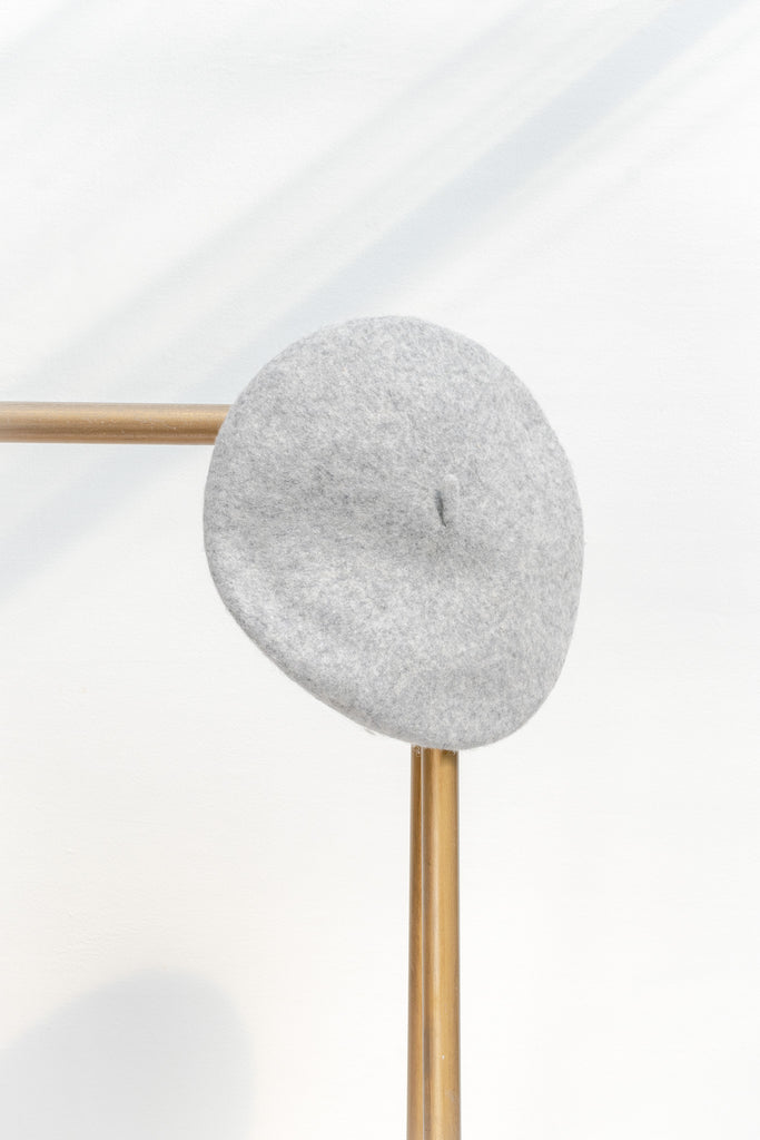 beret - cute beret hat in light grey wool - french girl style hat. 