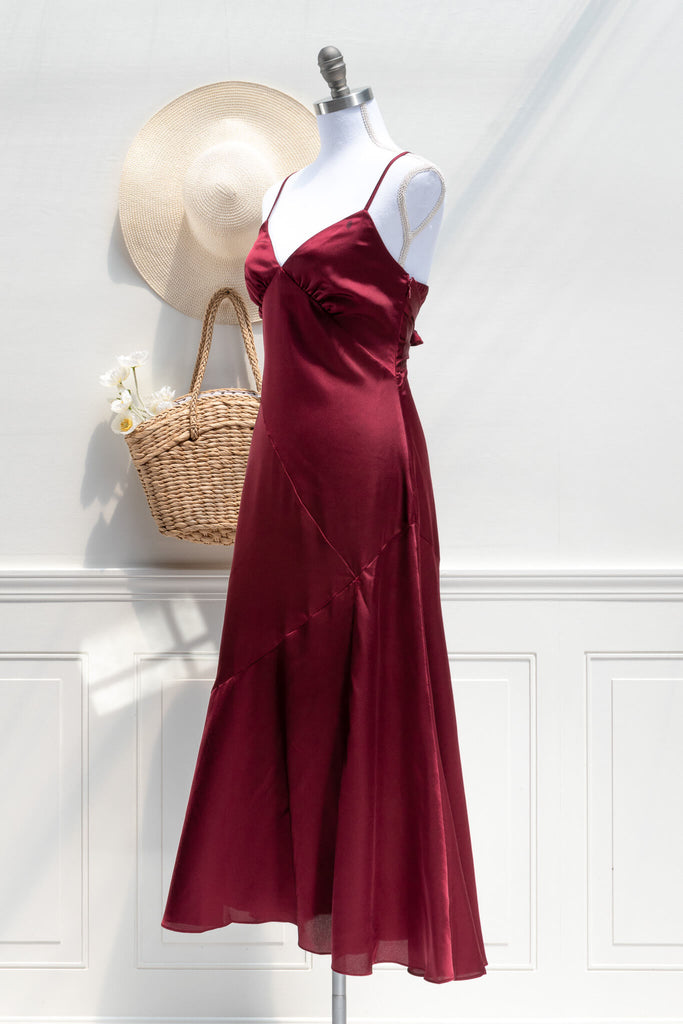 boutique dresses - french girl style. a long red burgundy elegant silk dress. front view. amantine. 