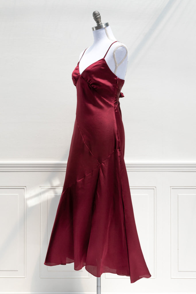 boutique dresses - french girl style. a long red burgundy elegant silk dress. front view. amantine. 