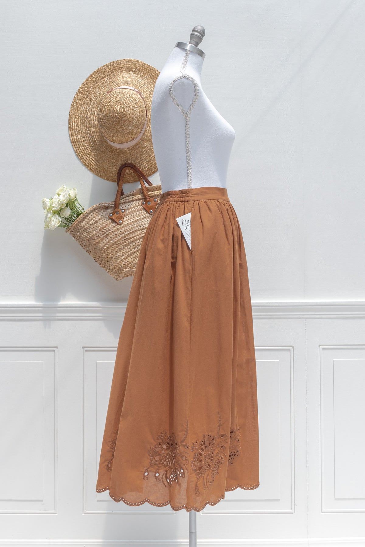 Detail of the skirt's side seam pocket on a mannequin.