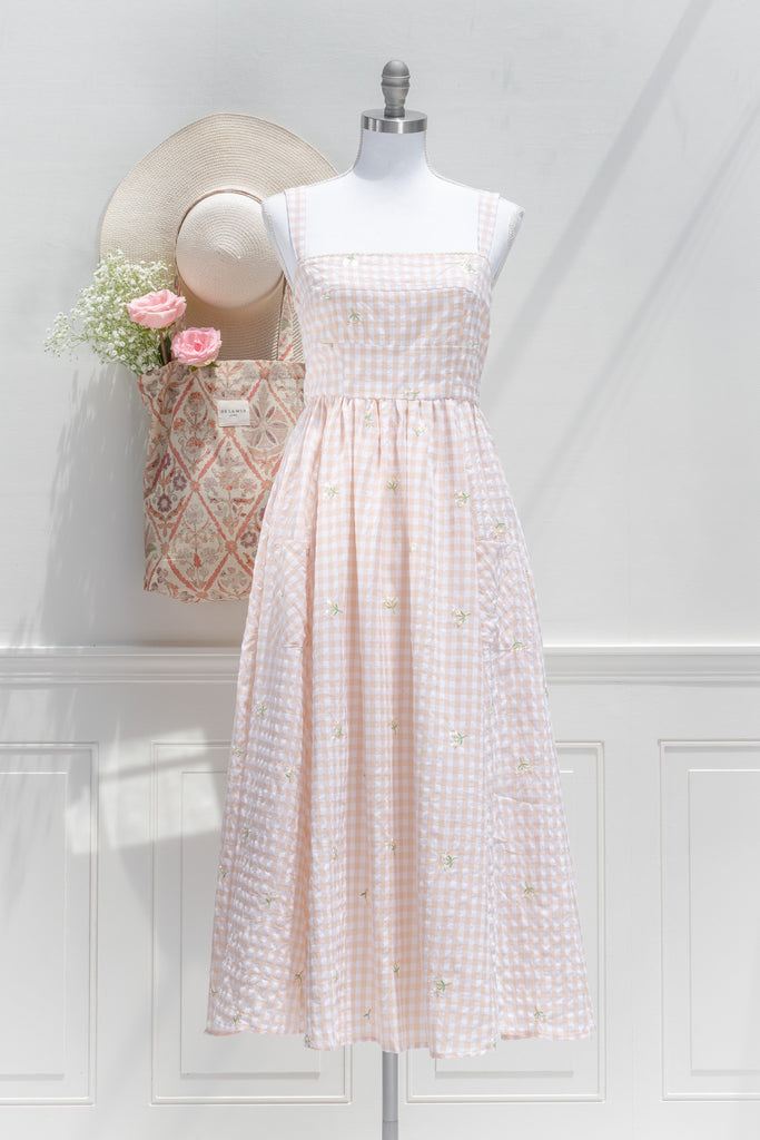 cottagecore dress in pink gingham. french girl style dress. front view. amantine. 