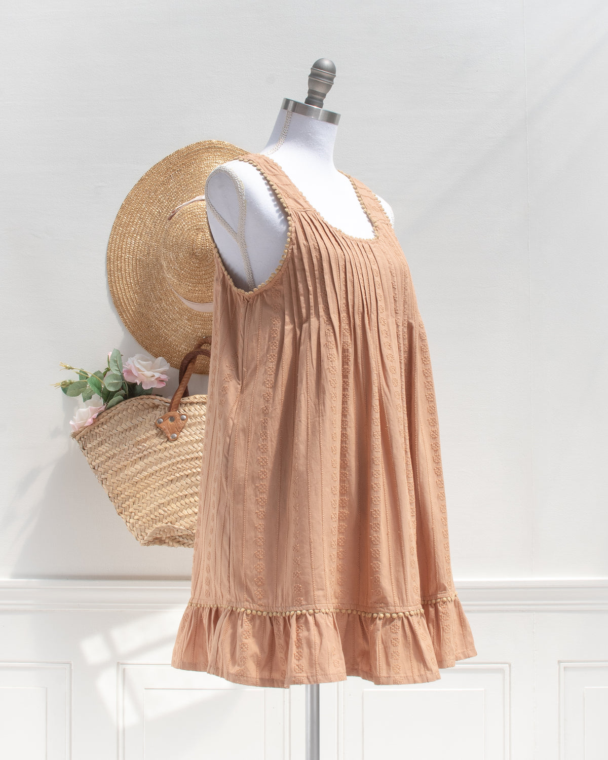 Cotton mini dress an effortlessly feminine outfits made for early autumn days. 3/4 side view. Amantine